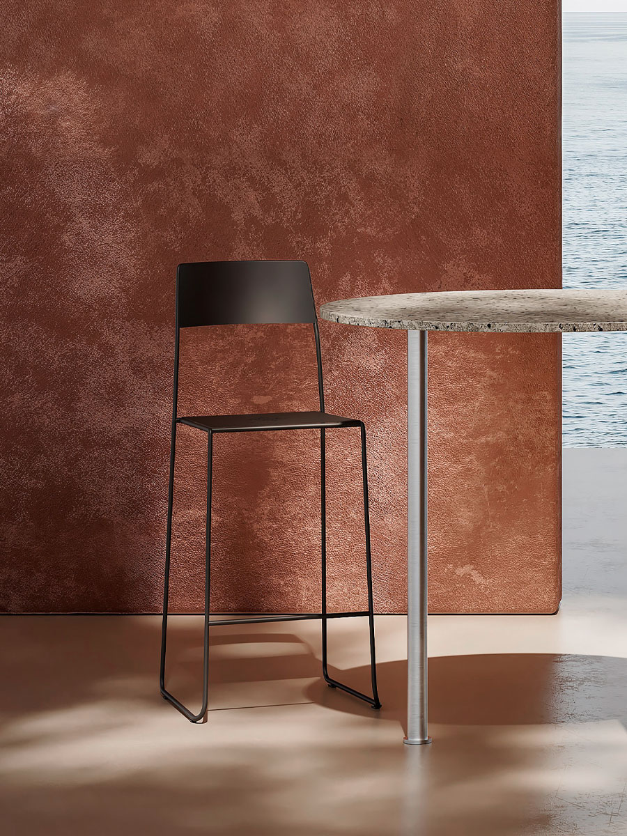 Nigelle stool4